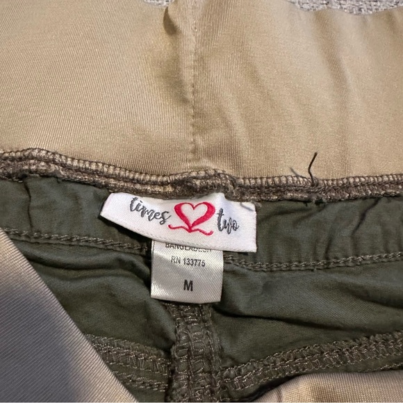 Times Two Maternity Shorts Green Size Medium - Picture 2 of 5
